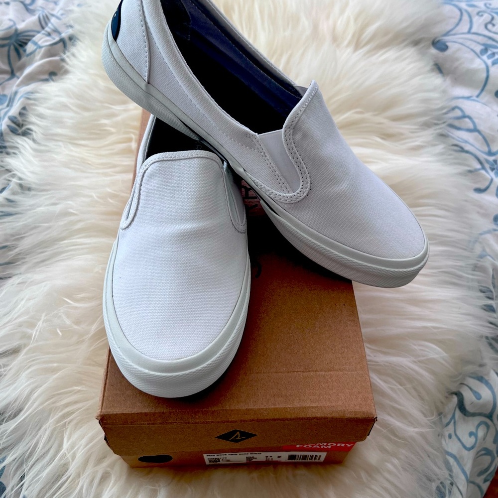 Sperry White Canvas 9.5 NWT Women’s